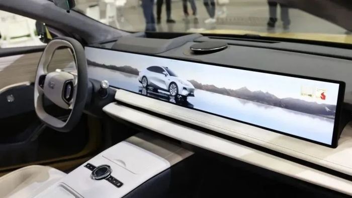 AI+汽車火爆盤點(diǎn)CES2024上形態(tài)各異的車載顯示屏(圖3)