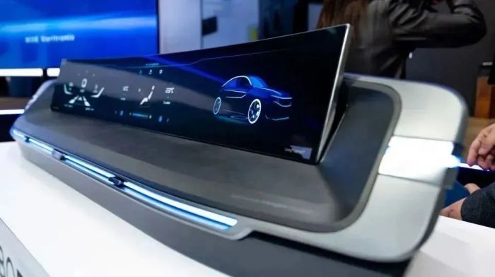 AI+汽車火爆盤點(diǎn)CES2024上形態(tài)各異的車載顯示屏(圖2)